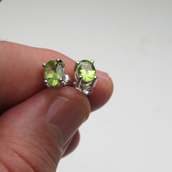 *925 Sterling Silver Genuine Peridot Earring Studs - Picture 5 of 5